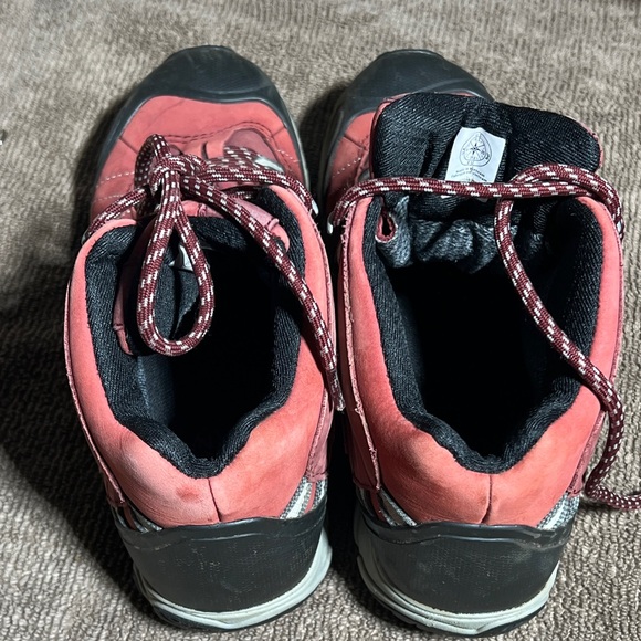 OBOZ Red Hiking Boots, 8.5 - Picture 8 of 8